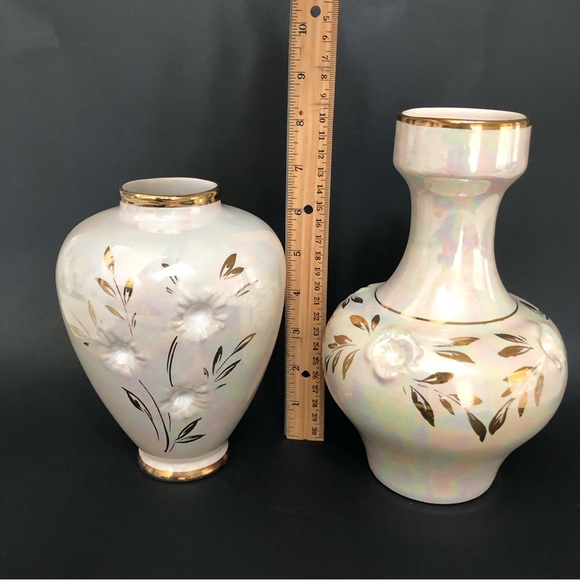 Halbach Geschenke German Creme Vase with Gold Trim - Picture 15 of 16